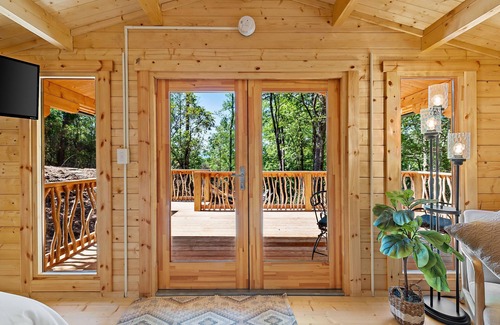 Marion Cabin | PRIVATE Tiny Cabin+90 acres of hiking+baby goats