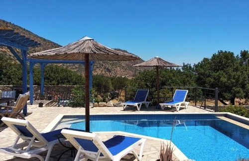Elounda Villa | Private two bedroom villa, just 750 metres from Plaka, pool, garden, great views