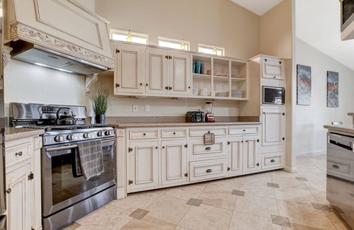 Paradise House | PRIVATE Vegas Oasis with quiet resort-like backyard!