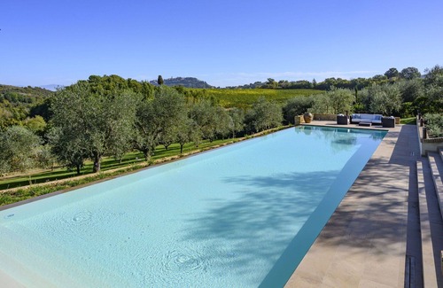 Montepulciano Villa | Private Villa with WIFI, private pool, A/C, sauna, hot tub, TV, veranda, close to Montepulciano