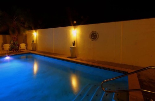Moko Villa | Private Villa and Apartment with Pool in Palm Beach