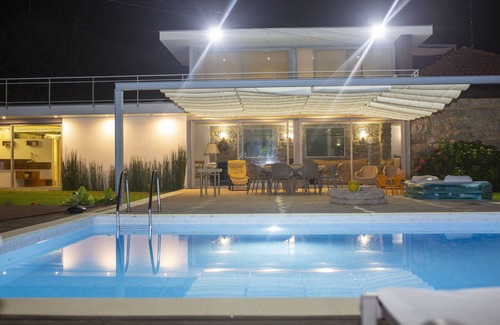 Vieira do Minho Villa | Private villa deluxe with pool and jacuzzi
