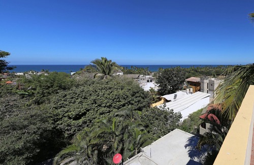 Sayulita House | Private Villa steps from town & beach. Huge kitchen/Pool/Wifi/AC & Potable Water