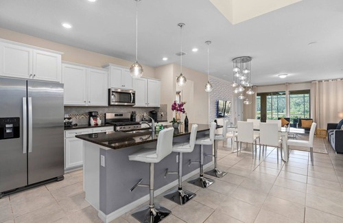Loughman Villa | Private Villa Sunset view Pool & Spa near Disney & Universal