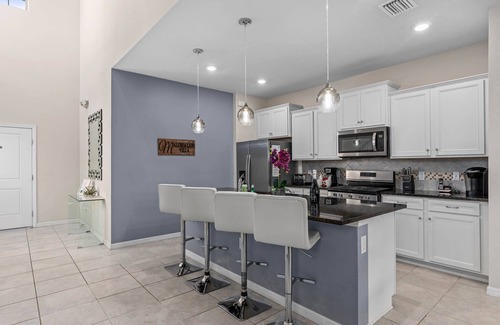 Loughman Villa | Private Villa Sunset view Pool & Spa near Disney & Universal