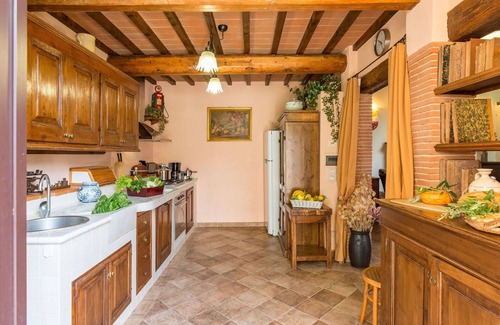 Pieve al Bagnoro Villa | Private Villa with A/C, private pool, WIFI, TV, veranda, pets allowed, parking, close to Arezzo