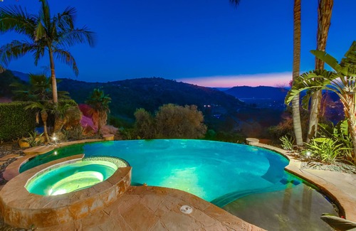 Valley Center House | Private Villa with Infinity Pool and Game Room