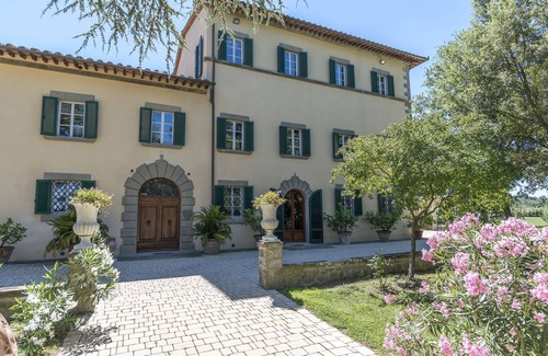 Cortona Villa | Private Villa with hot tub, private pool, WIFI, A/C, TV, patio, panoramic view, close to Cortona