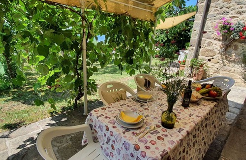 Petrognano Villa | Private Villa with A/C, internet, hot tub, TV, pets allowed, panoramic view, close to Lucca