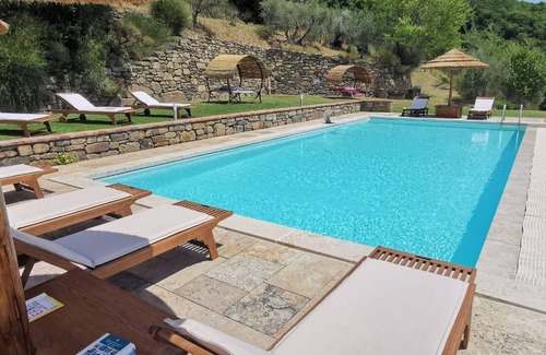 Castiglion Fiorentino Villa | Private Villa with WIFI, A/C, private pool, TV, pets allowed, panoramic view, close to Cortona
