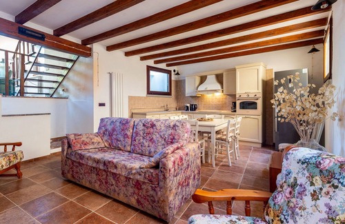 Scansano House | Private Villa with private pool, hot tub, A/C, WIFI, TV, patio, pets allowed, panoramic view