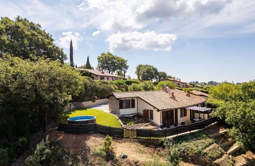 Scansano House | Private Villa with private pool, hot tub, A/C, WIFI, TV, patio, pets allowed, panoramic view