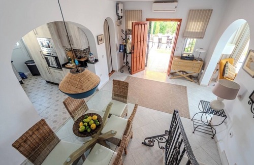 Ventanicas-El Cantal Villa | PRIVATE VILLA WITH STUNNING SEA VIEWS, HEATED POOL, 5 MINS WALK TO THE BEACH 🌊