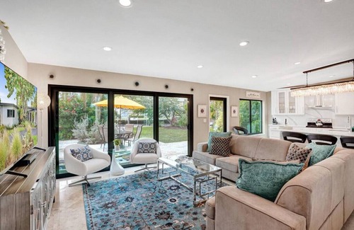 Wilton Manors House | Private Waterfront Home in Wilton Manors - Kayaks & BBQ - Minutes From The Beach