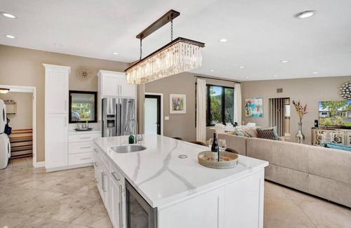 Wilton Manors House | Private Waterfront Home in Wilton Manors - Kayaks & BBQ - Minutes From The Beach