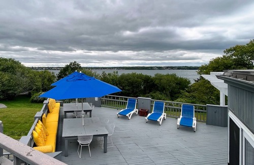 Jamestown House | Private Waterfront In Jamestown - Sunset Views Of Narraganset Bay!
