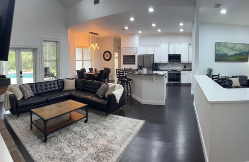 Ormond Beach House | Private yet close to everything, Six bedrooms 4 bathrooms sleeps 14
