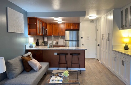 Waikiki Condo | Private1BR @Waikiki Max 6! near Ala Moana Center!