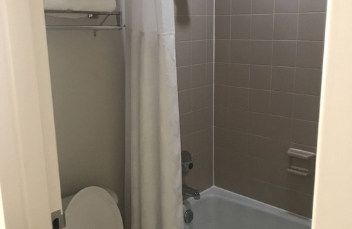 South Bend Hotel | Privately Owned Hotel Room, less than 2 miles to UND!