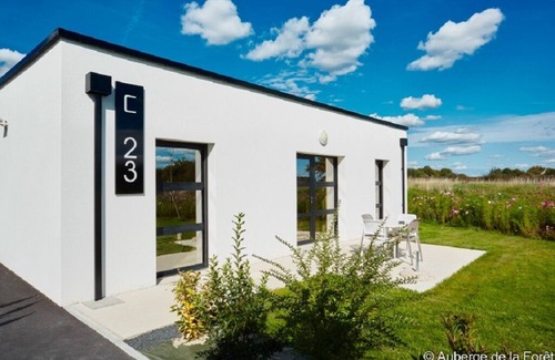 Le Gavre House | Privatif family cottage, heated and covered swimming pool next to a huge forest