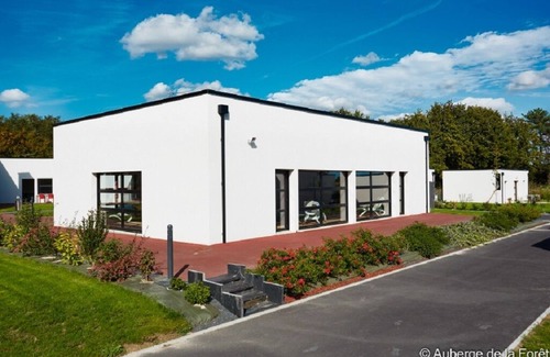 Le Gavre House | Privatif family cottage, heated and covered swimming pool next to a huge forest