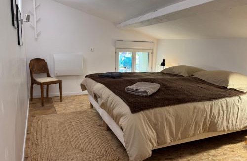 Cepie House | Proche Carcassone chambre avec salle de bain et WC privée Piscine salon et kitchenette partagés avec voyageurs