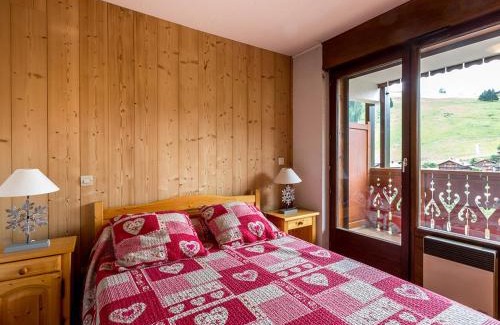 La Clusaz Apartment | Proche village, aux pistes et espace aquatique, 2 pièces + coin nuit, garage, animaux admis - FR-1-437-31