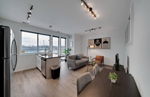 Brewerytown Apartment | Professional 1BR Apartment I Free Parking I Pool