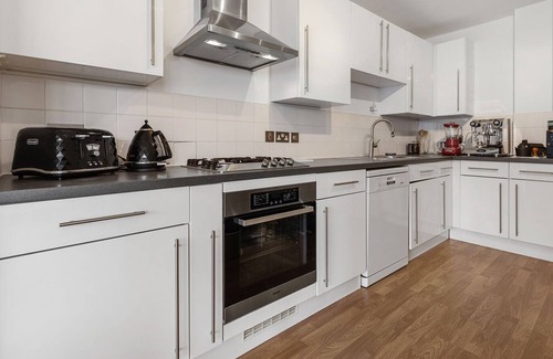 Canonbury Apartment | Professionals' Penthouse, by Veeve