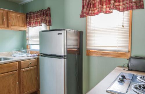 Lincoln Hotel | Profile Motel & Cottages