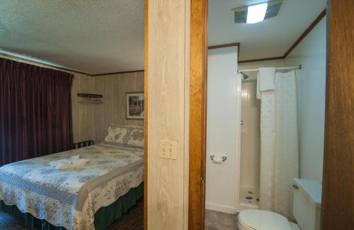 Lincoln Hotel | Profile Motel & Cottages