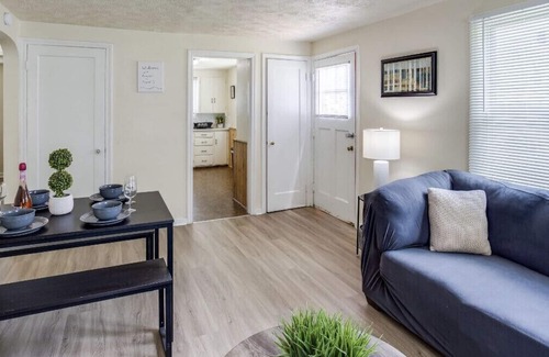 Charlotte House | PROMO 5% WEEKLY/10% MONTHLY DISCOUNT Charlotte Cottage Walk to Beach & ⛳️ Club