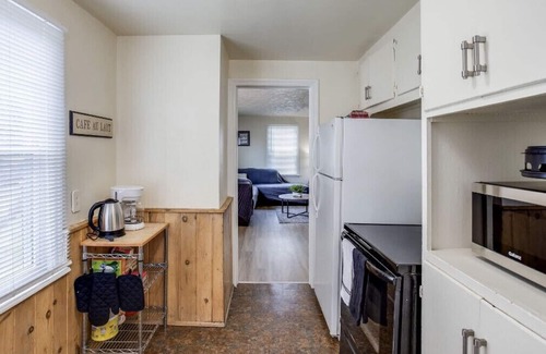 Charlotte House | PROMO 5% WEEKLY/10% MONTHLY DISCOUNT Charlotte Cottage Walk to Beach & ⛳️ Club
