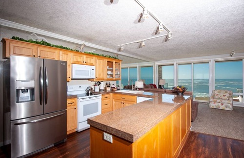 Depoe Bay Condo | Promo! Oceanfront Condo with Private Hot Tub, Indoor Pool, Wifi and HDTV!