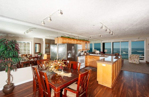 Depoe Bay Condo | Promo! Oceanfront Condo with Private Hot Tub, Indoor Pool, Wifi and HDTV!