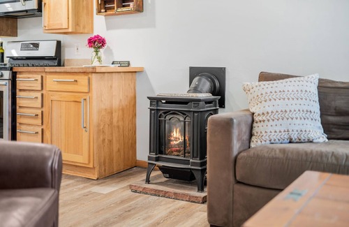 Nederland House | PROMO WEEK & MONTHLY DISCOUNTS!nCreekside Home, walk to everything in Nederland!