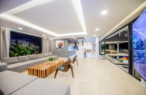 Nha Trang Villa | Promotion Early Booker Corner Villa 5 Bedrooms infinity Pool & BBQ Outdoor