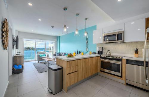 Palm Beach Apartment | Proper Design Beautiful View Ready To Enjoy