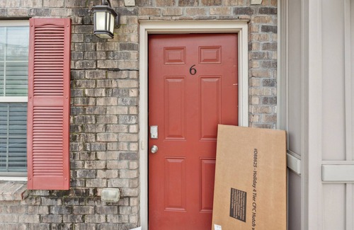 Clarksville Apartment | Properties by Preston I l 2Bd/2Bth Townhome