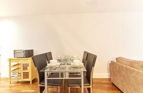 Newcastle-upon-Tyne Apartment | Properties Unique | Elm
