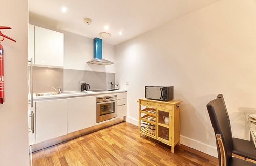 Newcastle-upon-Tyne Apartment | Properties Unique | Elm