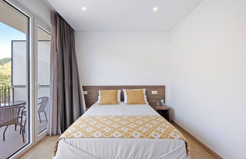 Armamar Resort | Property In A Holiday Village 'Quinta Da Pedra Caldeira E' with Mountain View and Air Conditioning