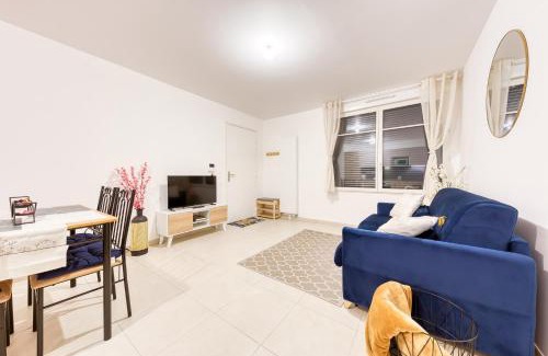 Maisons-Alfort Apartment | Propriété Privée Neuve 2025 - Parking Privé Gratuit - 10mn Paris RER D - Lit 160X200 - Tout équipé - De 1 à 4 pers - Near Paris Brand New Apart with Secure Parking