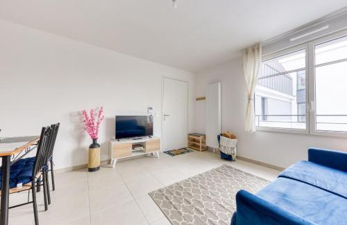Maisons-Alfort Apartment | Propriété Privée Neuve 2025 - Parking Privé Gratuit - 10mn Paris RER D - Lit 160X200 - Tout équipé - De 1 à 4 pers - Near Paris Brand New Apart with Secure Parking