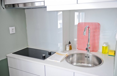 Santo Antonio Apartment | Prosecco Lifestyle in Lisbon by Misha's Place (4B)