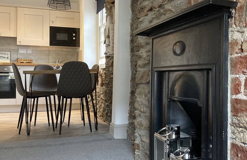 West Looe Cottage | Prospect Cottage - sleeps 8 guests in 3 bedrooms