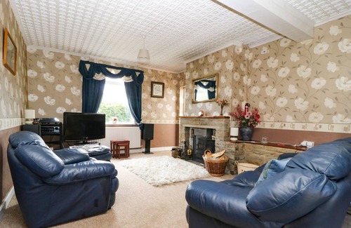 Storwood House | PROSPECT HOUSE, pet friendly, with open fire in Bubwith