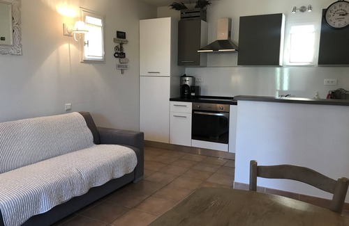 St.-Remy-de-Provence House | Provencal mazet at the foot of the alpilles, air-conditioned, in a little corner of paradise