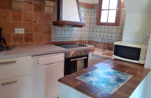 Pomerols House | Provencal house with PRIVATE SWIMMING POOL 10 km from beaches, Wifi and airco.