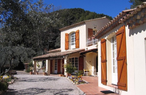 Callas Villa | Provencal Style Villa with pool in rural Provence. 5 minutes walk to the village
